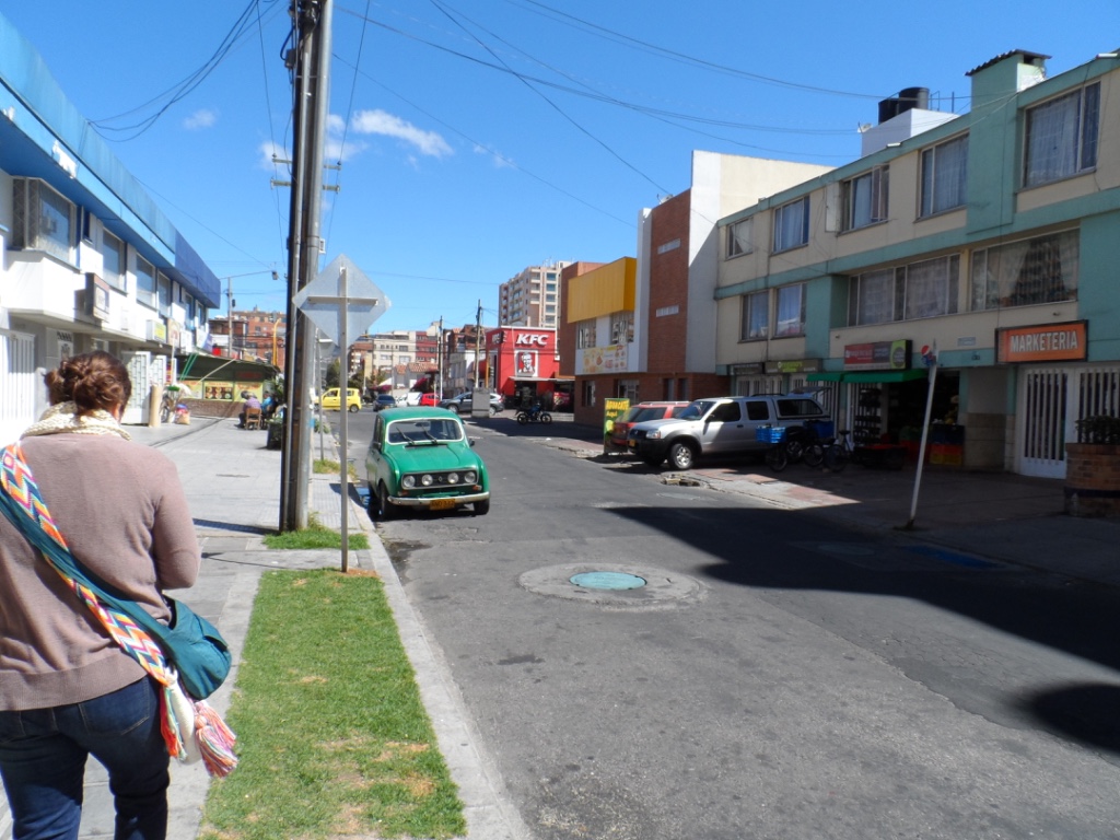We take a left outside of our apartment and head towards Calle 140