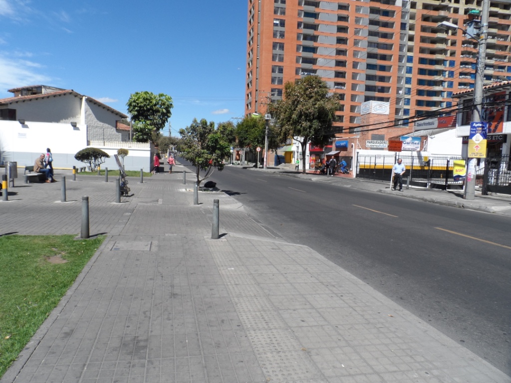 Going west down Calle 140