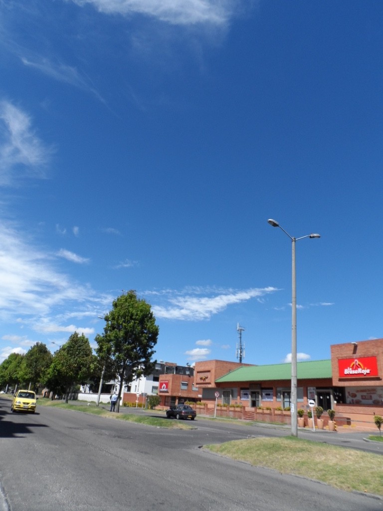 We take a left onto Calle 147 west towards the AutoPista