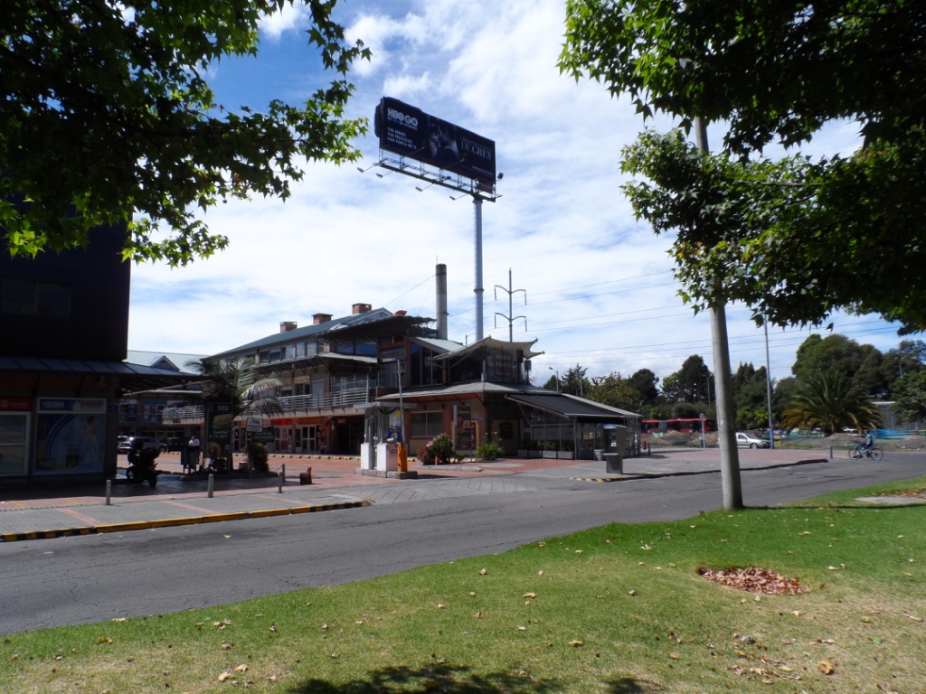 Here's a restaurant that sits at the corner of 147 and the north bound frontage road of the AutoPista. It has a magnificent name, Mister Floyd